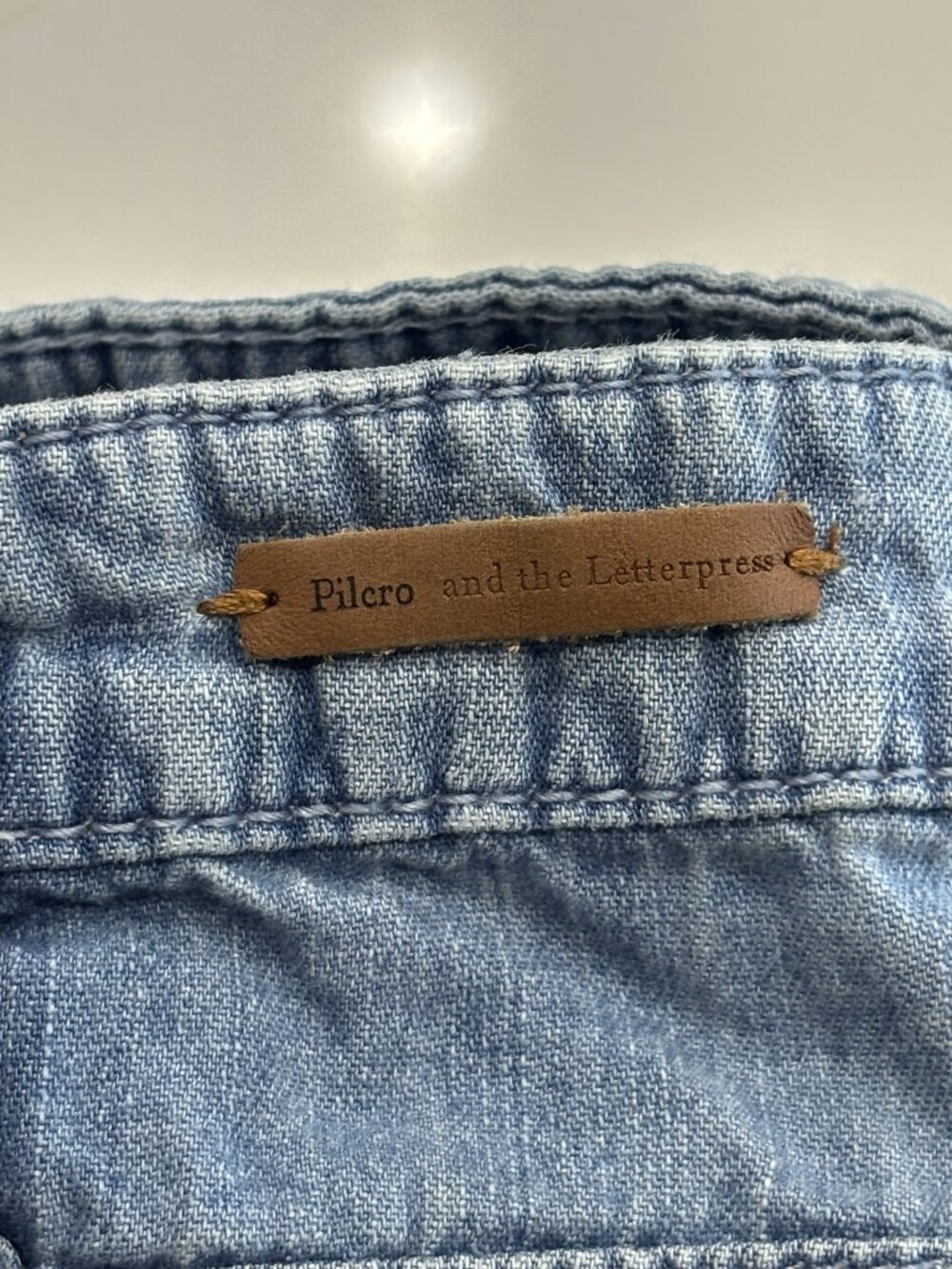 29 Pilcro Wide Flared Jeans Light Wash Raw Hem Blue Denim Worn Flowy Pants - Picture 6 of 10